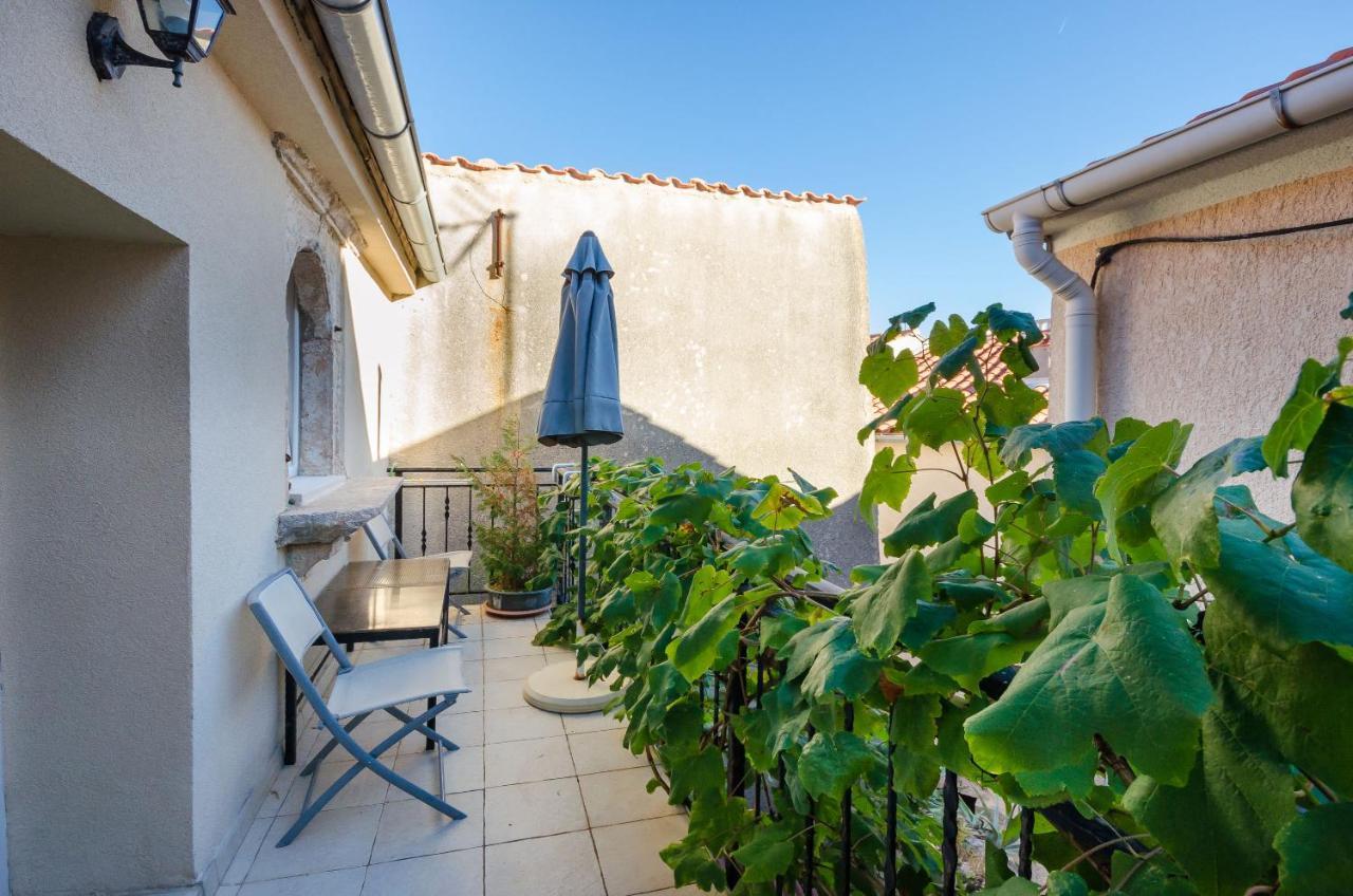 Apartment Under Ancient Roofs *