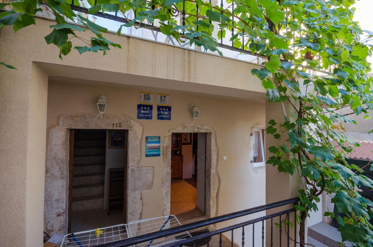 Under Ancient Roofs Apartment
