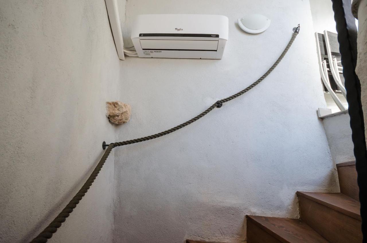 Under Ancient Roofs Apartment *