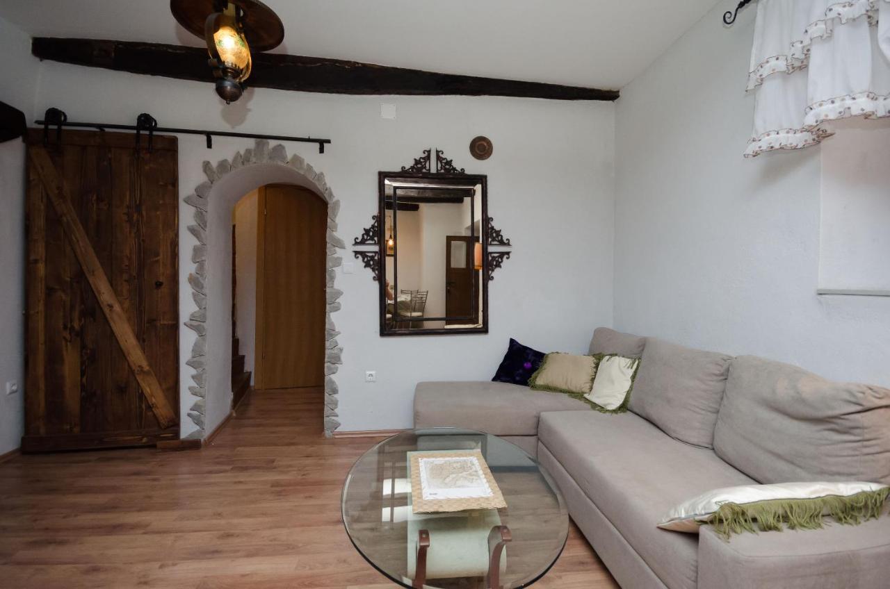 Under Ancient Roofs Appartement