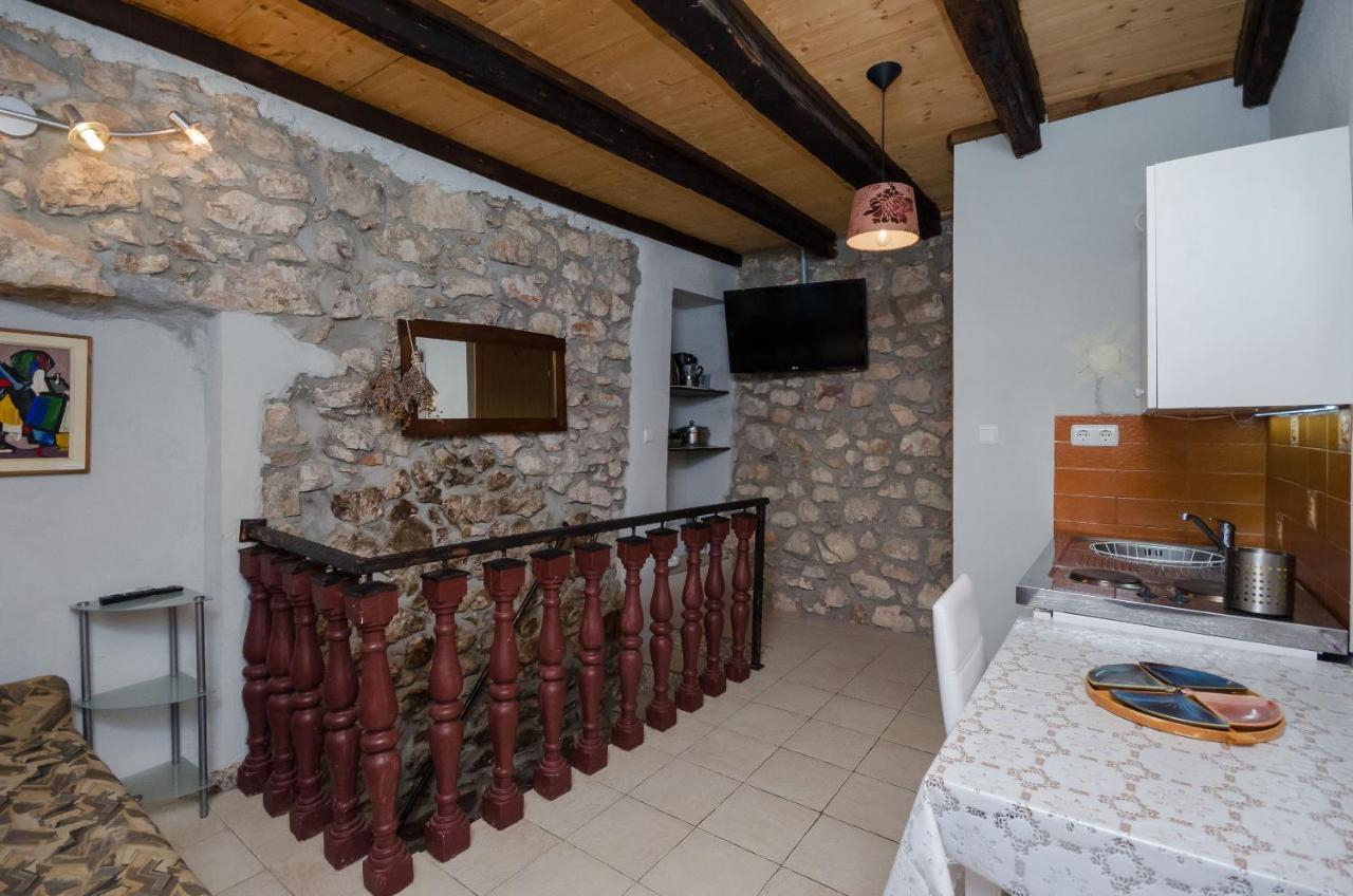 Under Ancient Roofs * Vrbnik